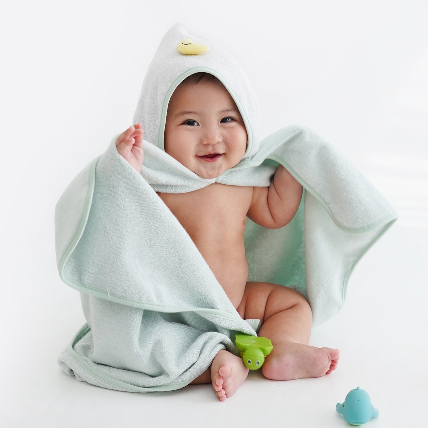 BambooBebe Village Pocket Hooded Bath Towel